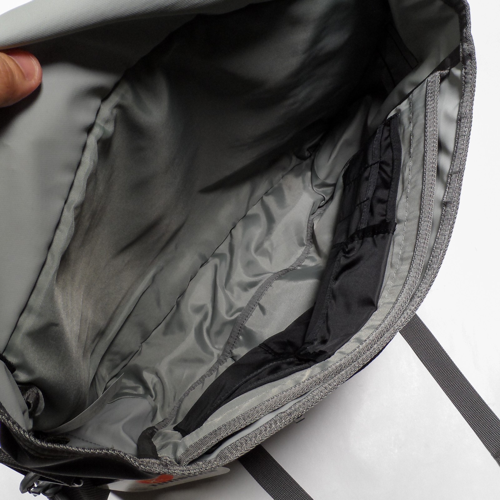 NEW Timbuk2 Command Black Gray Padded Laptop Travel Messenger Bag – 15″ M Medium