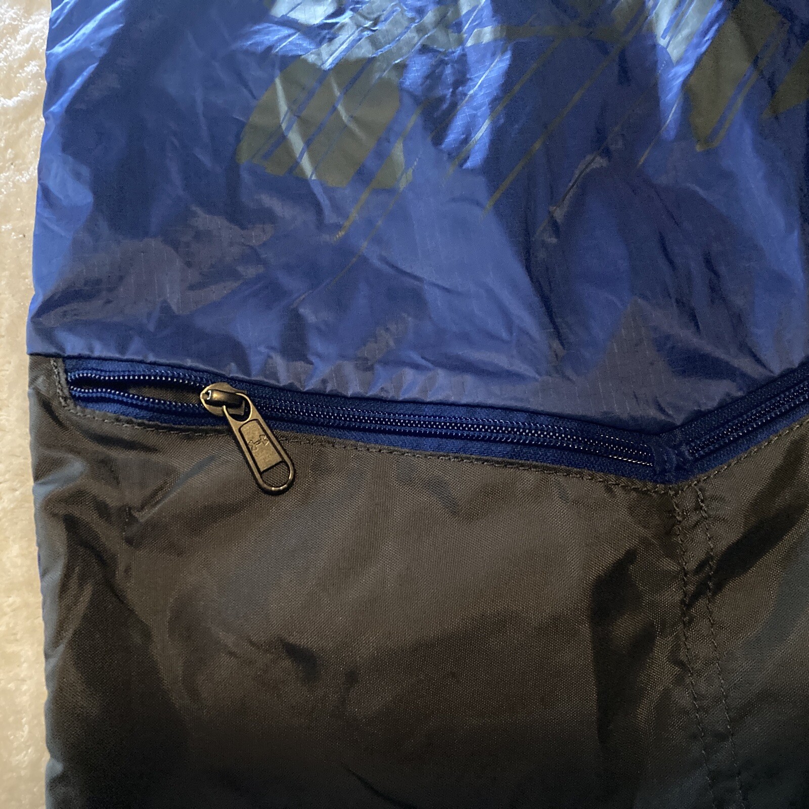 New Under Armour Gym Cinch Drawstring Backpack w/ 2 Small Zip Pockets