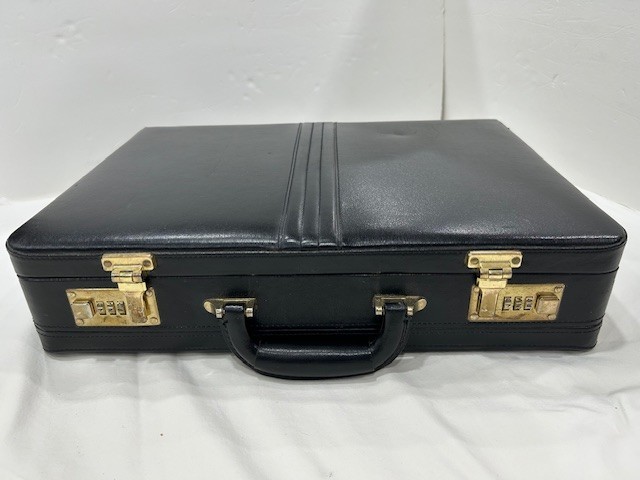Vintage Avenues America ,Black Leather Expandable Attaché Brief Case Combo Lock