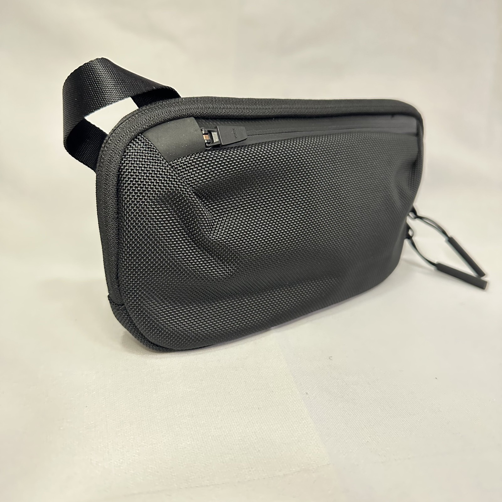 Aer Slim Pouch Black 1.5L EDC Tech Organizer Travel Pouch