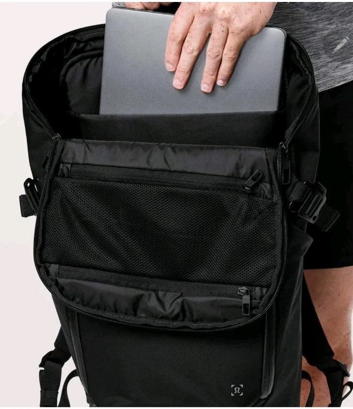 Lululemon Men’s More Miles OS Backpack 25.5L Can accommodate 17″ laptop – Black