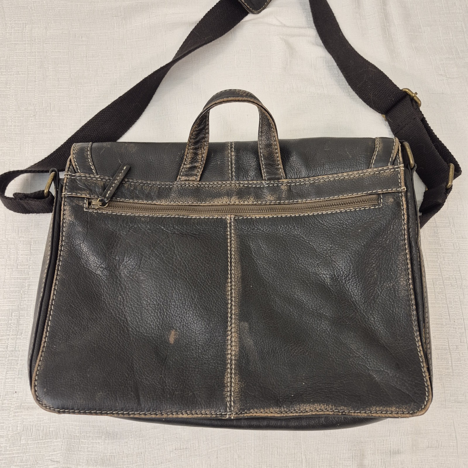 Black Rivet Distressed Leather Messenger Bag Laptop Briefcase Crossbody Strap