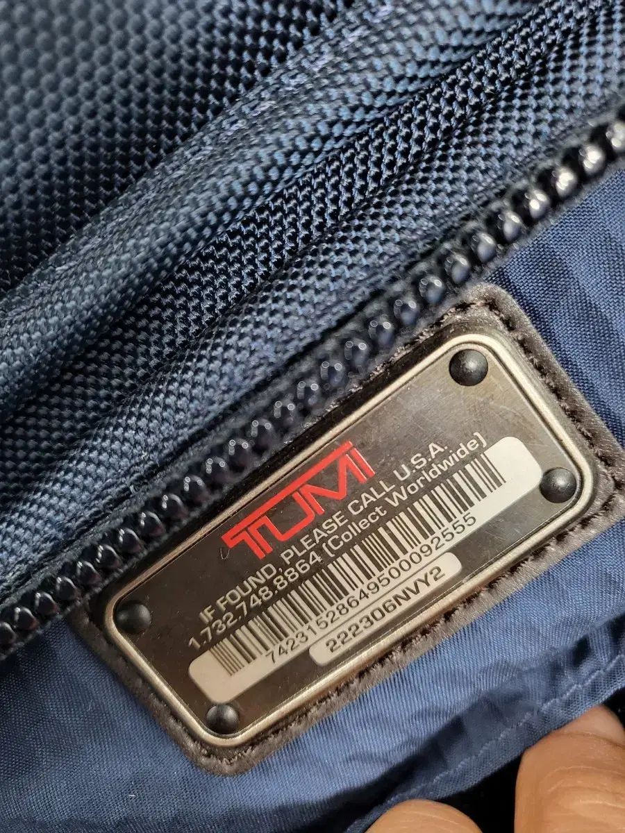 Tumi Crossback (Free shipping *Not applicable for Mercari shop transactions)
