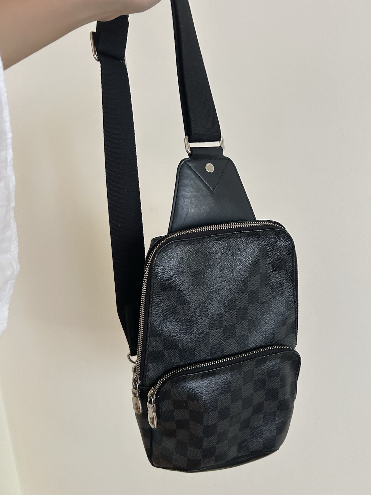 Louis Vuitton Avenue Sling Bag Damier Graphite Canvas Black/Gray – Made in Spain