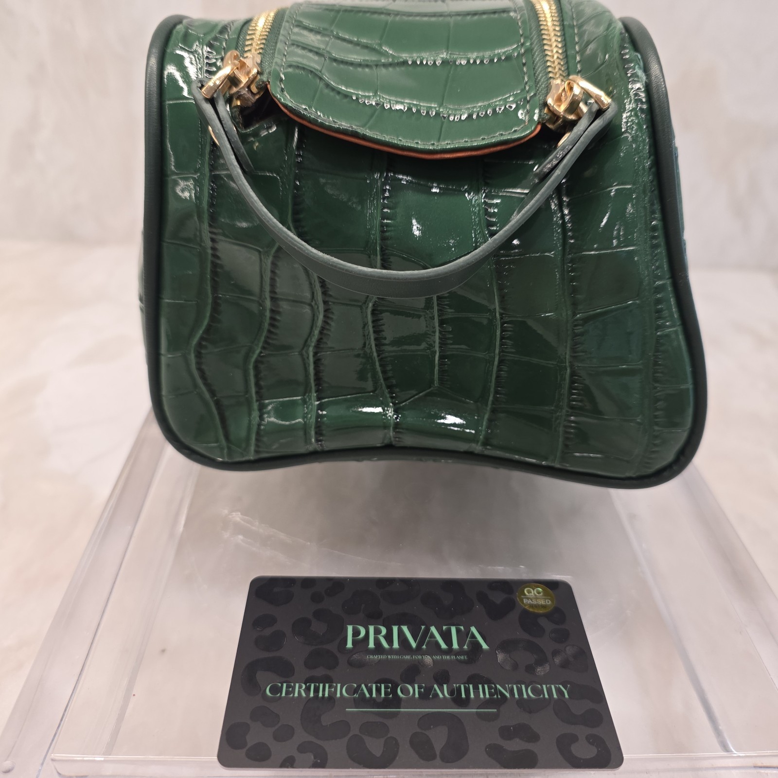 Privata MENS Toiletry Bag BRAND NEW with Cert Of Authenticy Card GREEN CROC…