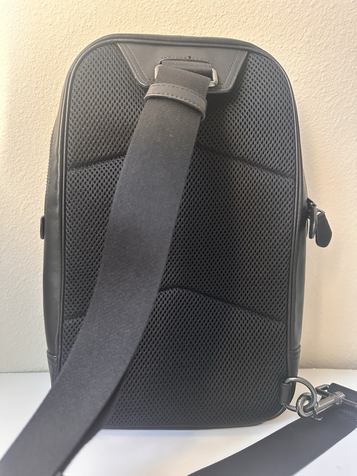 AUTH Coach #C2931 Graham Black Leather Gunmetal Men’s Unisex Sling Bag Crossbody