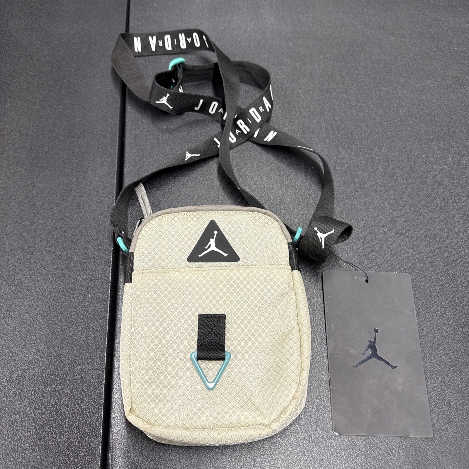 Nike Air Jordan Jumpman Diamond Festival Crossbody Bag Ivory/Tan Key Hook VG