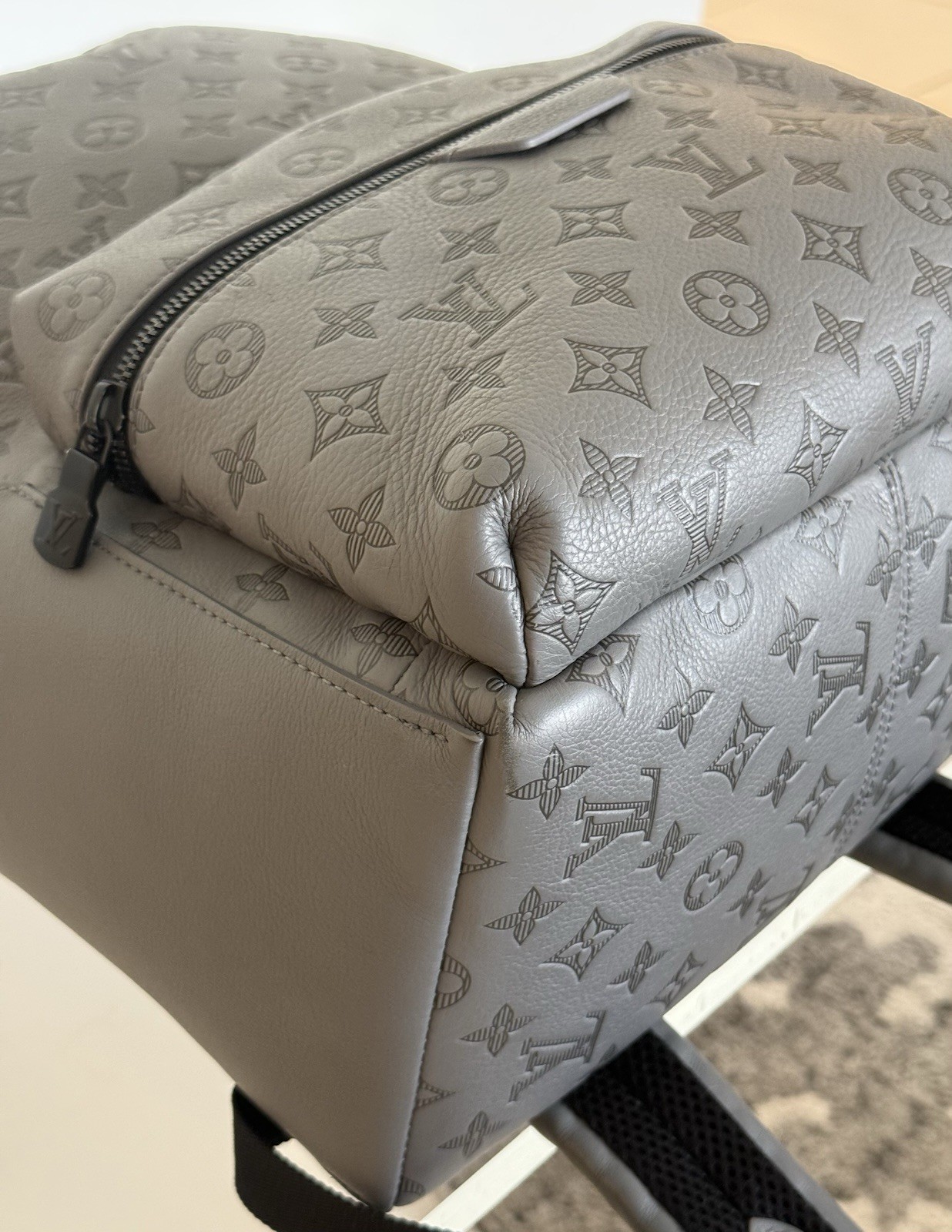 LOUIS VUITTON Discovery Backpack in Grey Monogram Shadow Leather – 💯 AUTHENTIC
