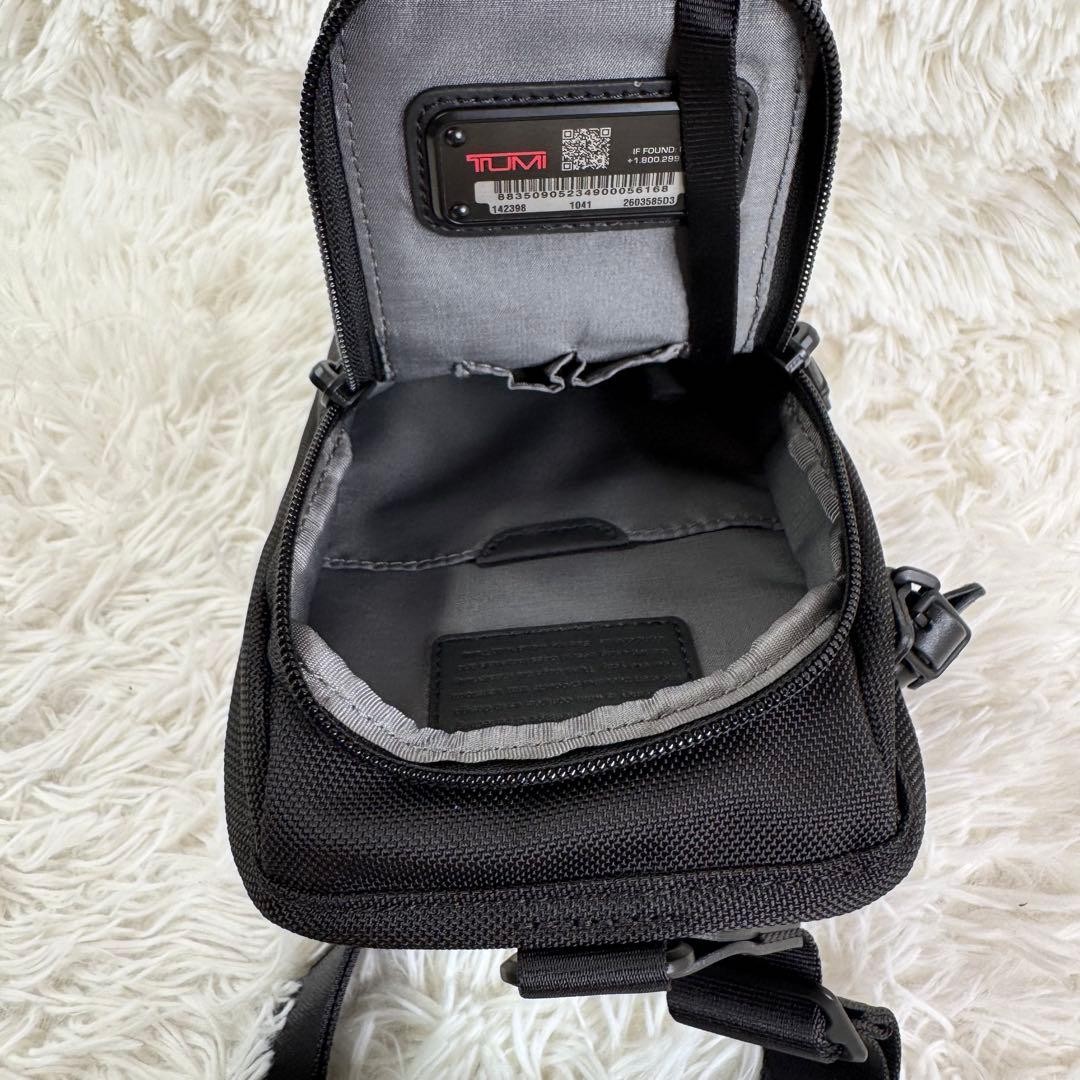 Brand TUMI Alpha 3 compact sling with