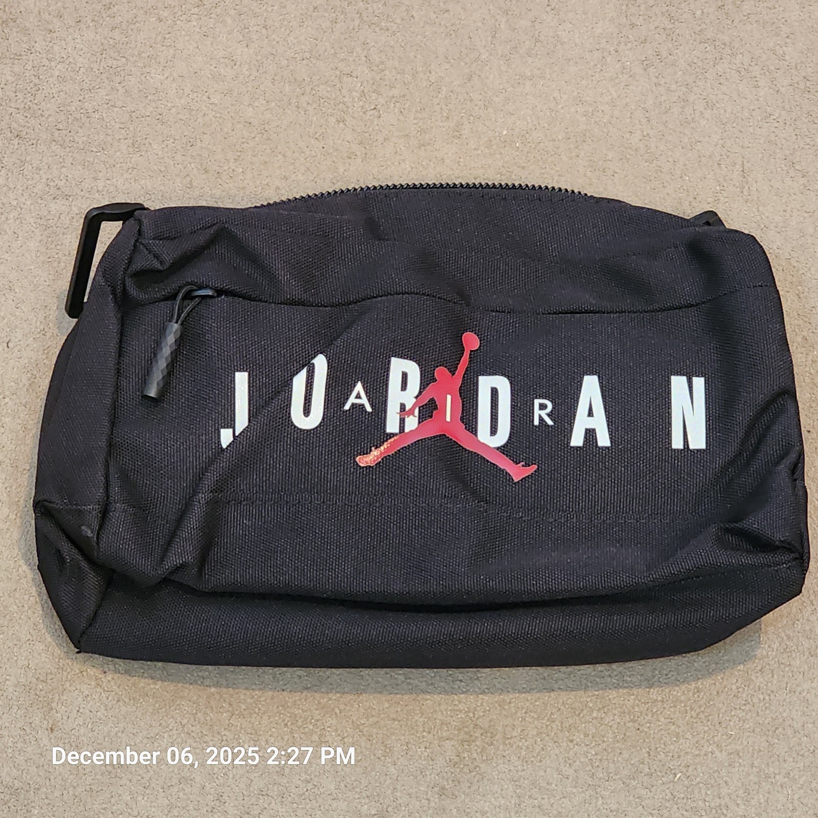 Nike Jordan Body Bag 3.3L HBR CROSSBODY BAG Size Small New Adjustable SM9031-023