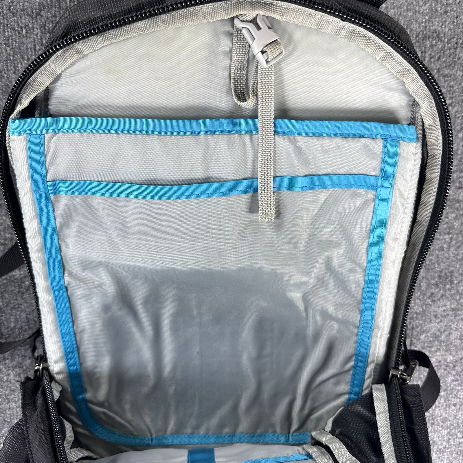 Thule Sweden Triumph 2 Backpack Veraction Logo Black Excellent Shape