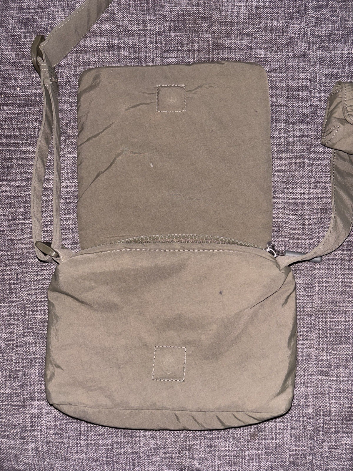Lee Green Solid Crossbody Bag Zip Closure Adjustable Strap Pockets Travel