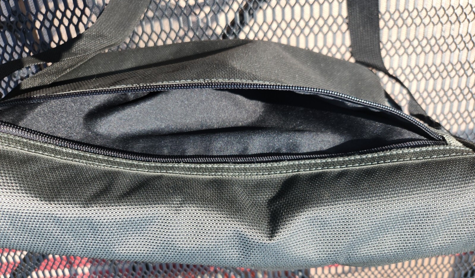 Tumi T2 Gray Ballistic Nylon Expandable Messenger Computer Briefcase $225 MSRP!