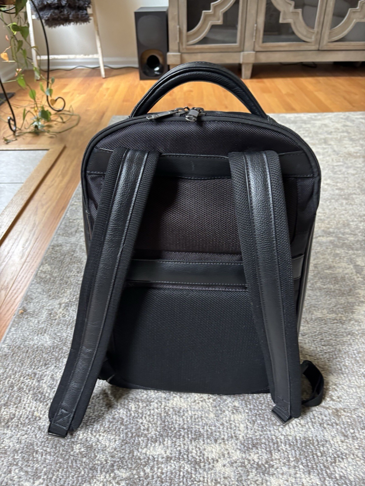 Samsonite Men’s Black Backpack Zip Top Handle Padded Luggage Sleeve Strap