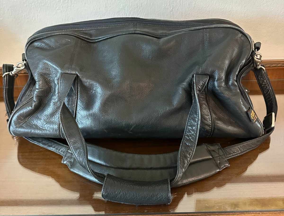 Canyon Outback Cowhide Leather 22” Cabin Duffle/Weekend Black Travel Bag