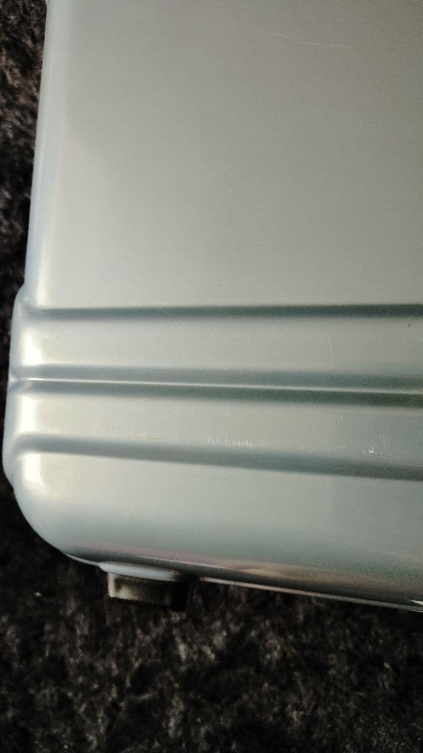 Ultra Lightweight Excellent Condition ZERO HALLIBURTON Polycarbonate Silver Atta