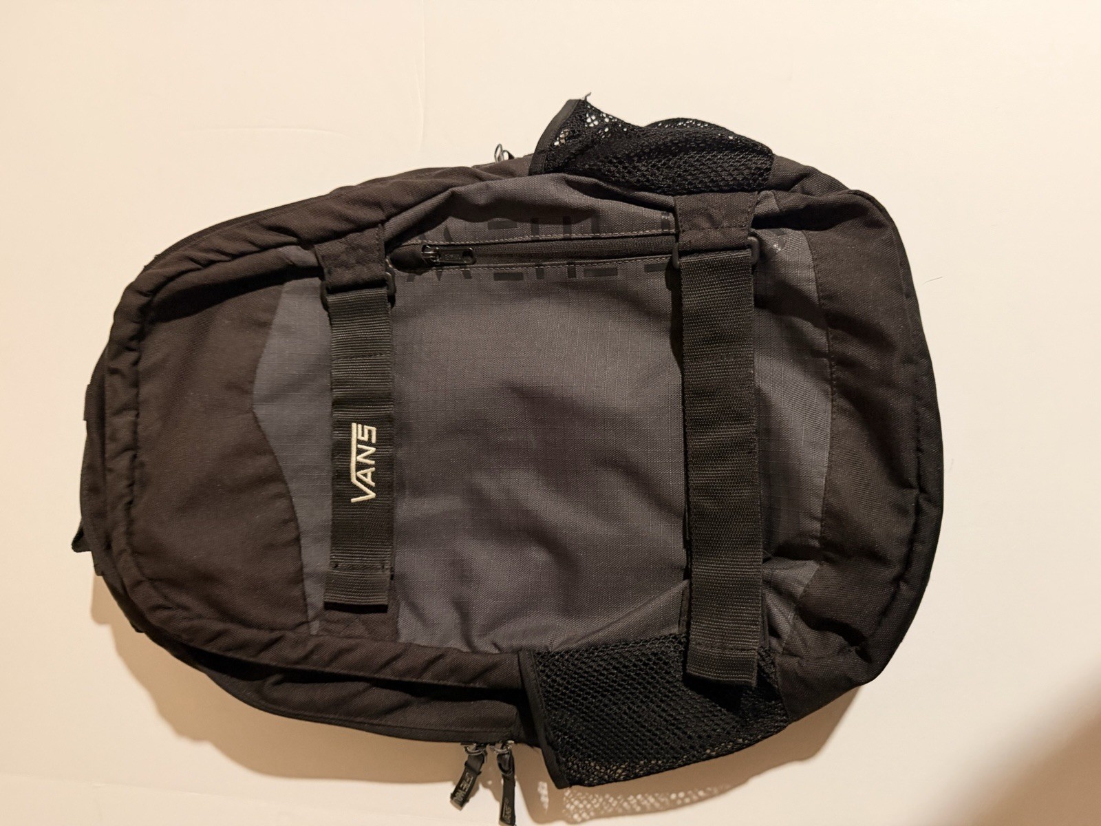 VANS Black Men’s Backpack Zip Buckle Closure Shoulder Strap Outer Pockets