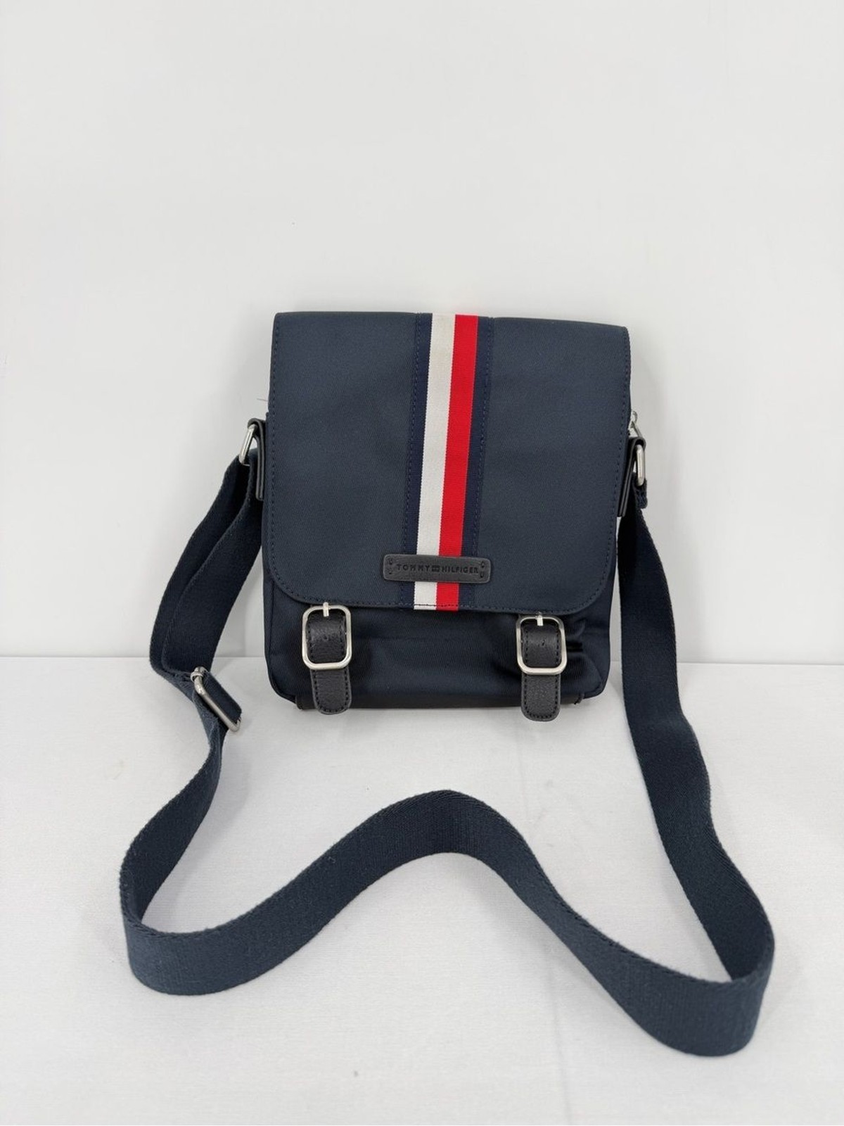 Tommy Hilfiger Men’s Navy Messenger crossbody Bag Travel everyday work casual