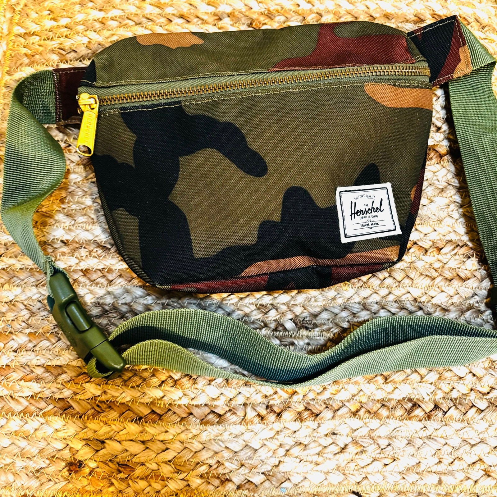 Herschel Supply Co. Fifteen Hip Pack – Woodland Camo Fanny Pack / Crossbody