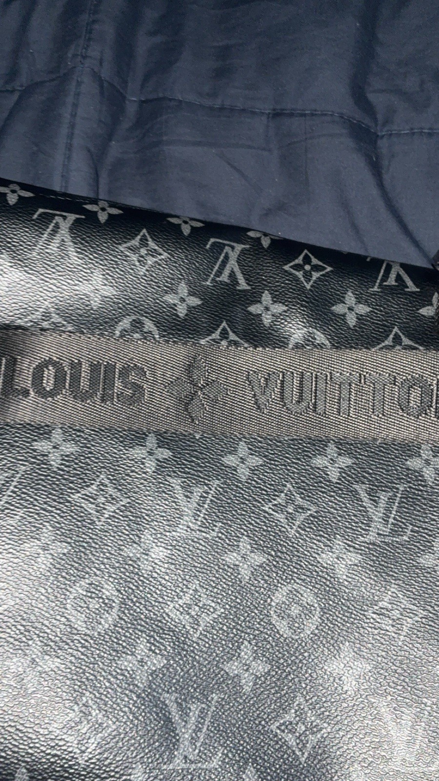 Louis Vuitton Monogram Eclipse Black/Gray Men’s Crossbody Bag, Zip Closure