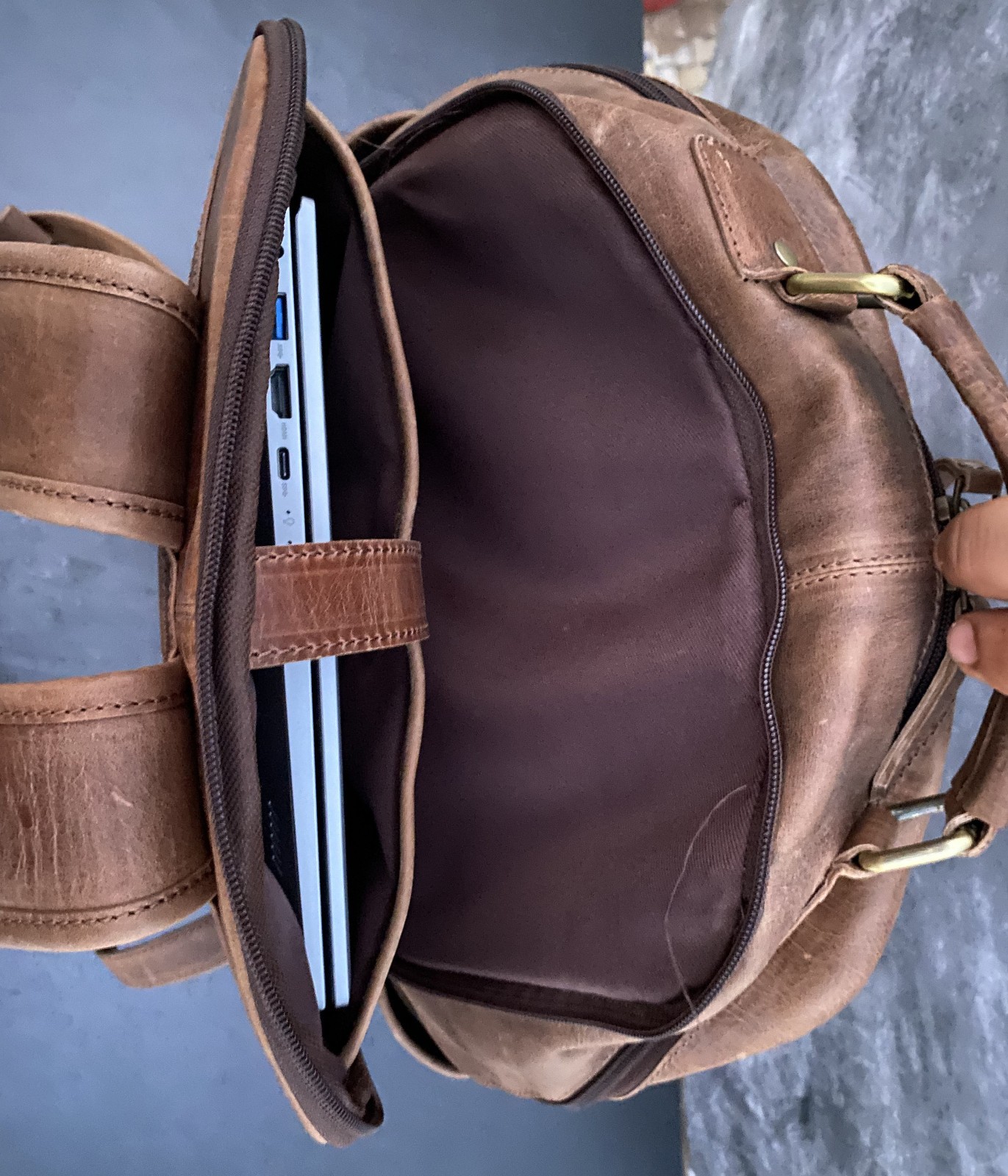 16 In Buffalo Leather Backpack Shoulder Bag Laptop Rucksack Office Handbags