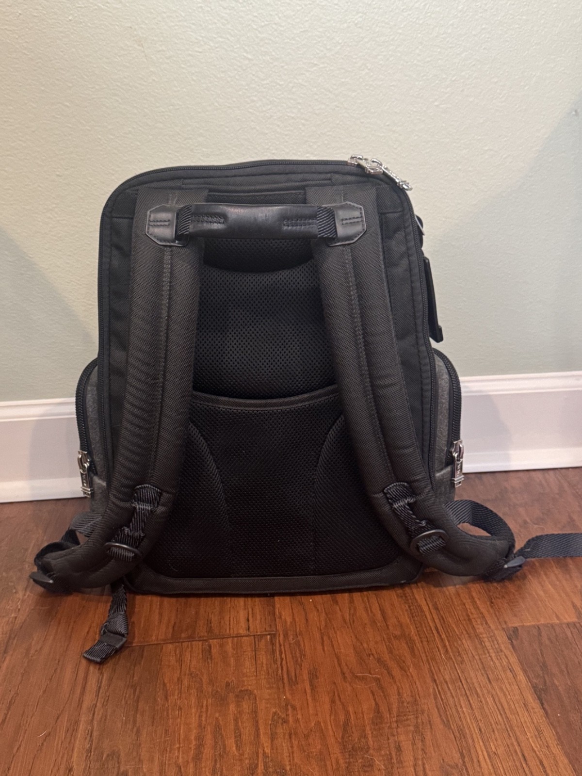 Tumi backpack medium alpha bravo black in excellent condition