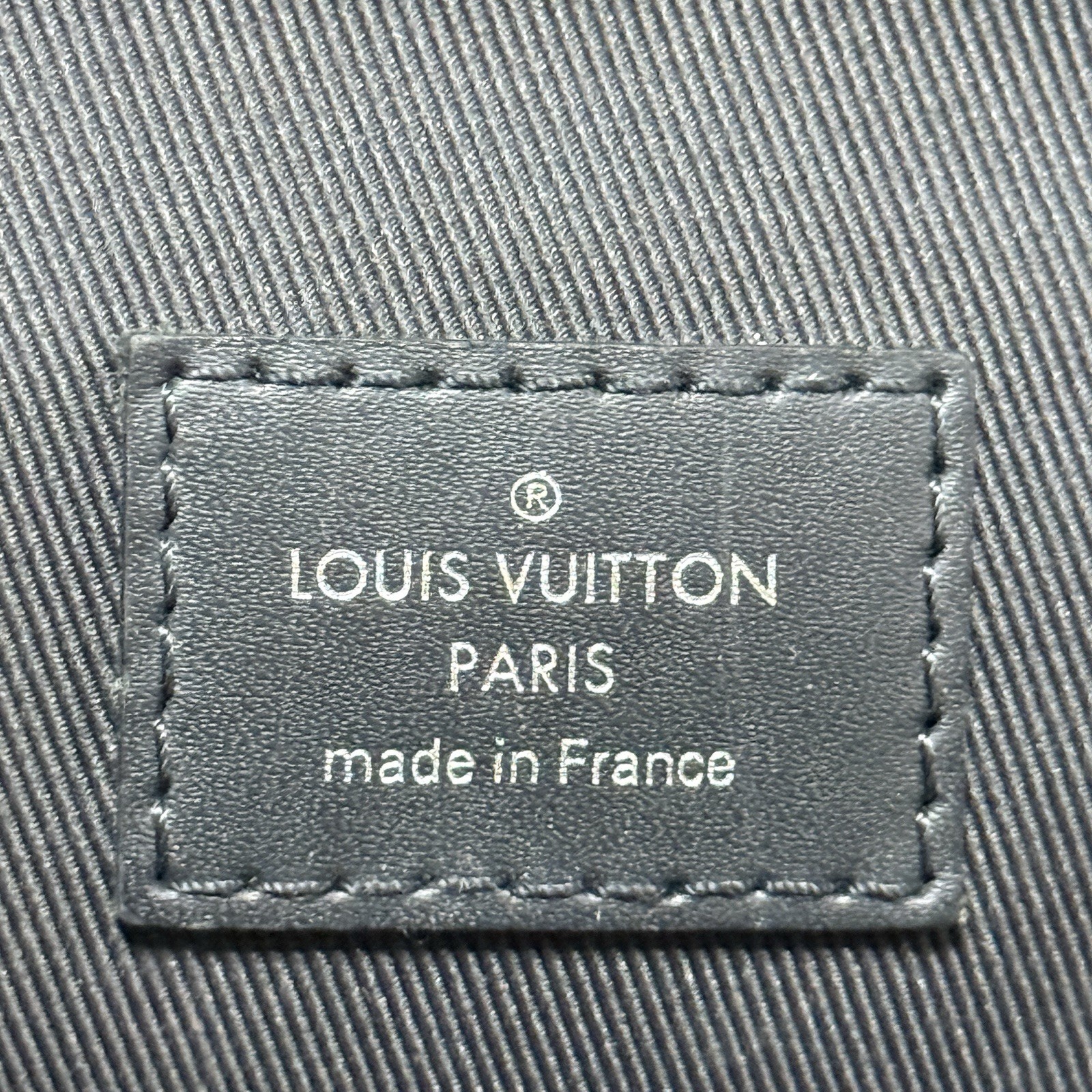 Authentic LOUIS VUITTON body bag Damier Graphite Avenue Sling Bag