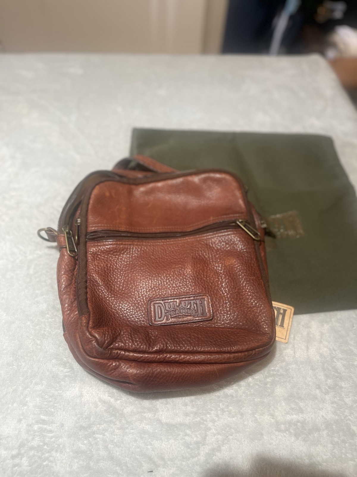 Duluth Trading Co men’s Leather Shoulder Bag With New Duffle Bag Bundle