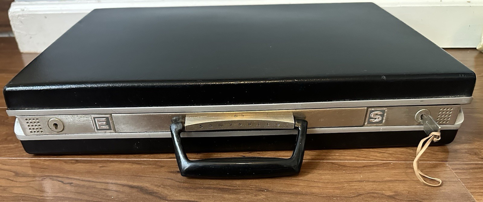 Vintage 1960’s Samsonite Black Slim Hard Shell Briefcase Attaché W/ Key 18×12