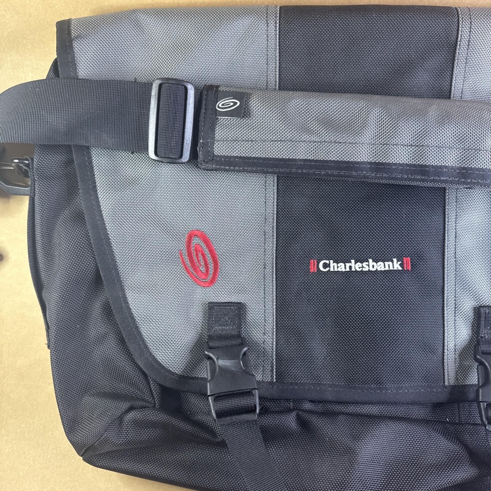Timbuk2 Classic Messenger Bag Large Black Gray Red Bike Shoulder Crossbody Logo