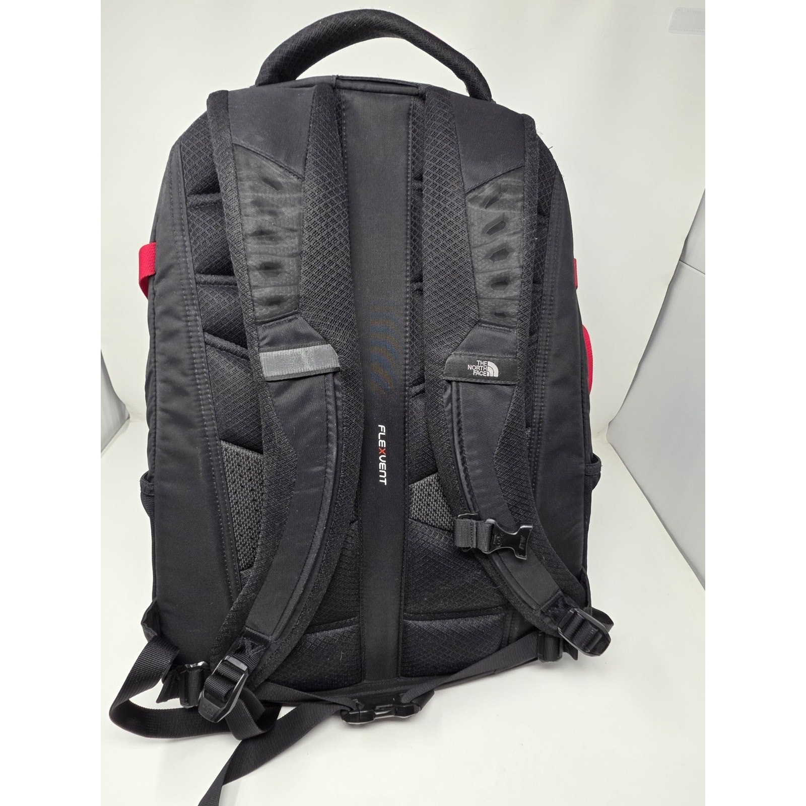 North Face Recon Backpack Blue/Red. Great bag for hiking, travel and school bag