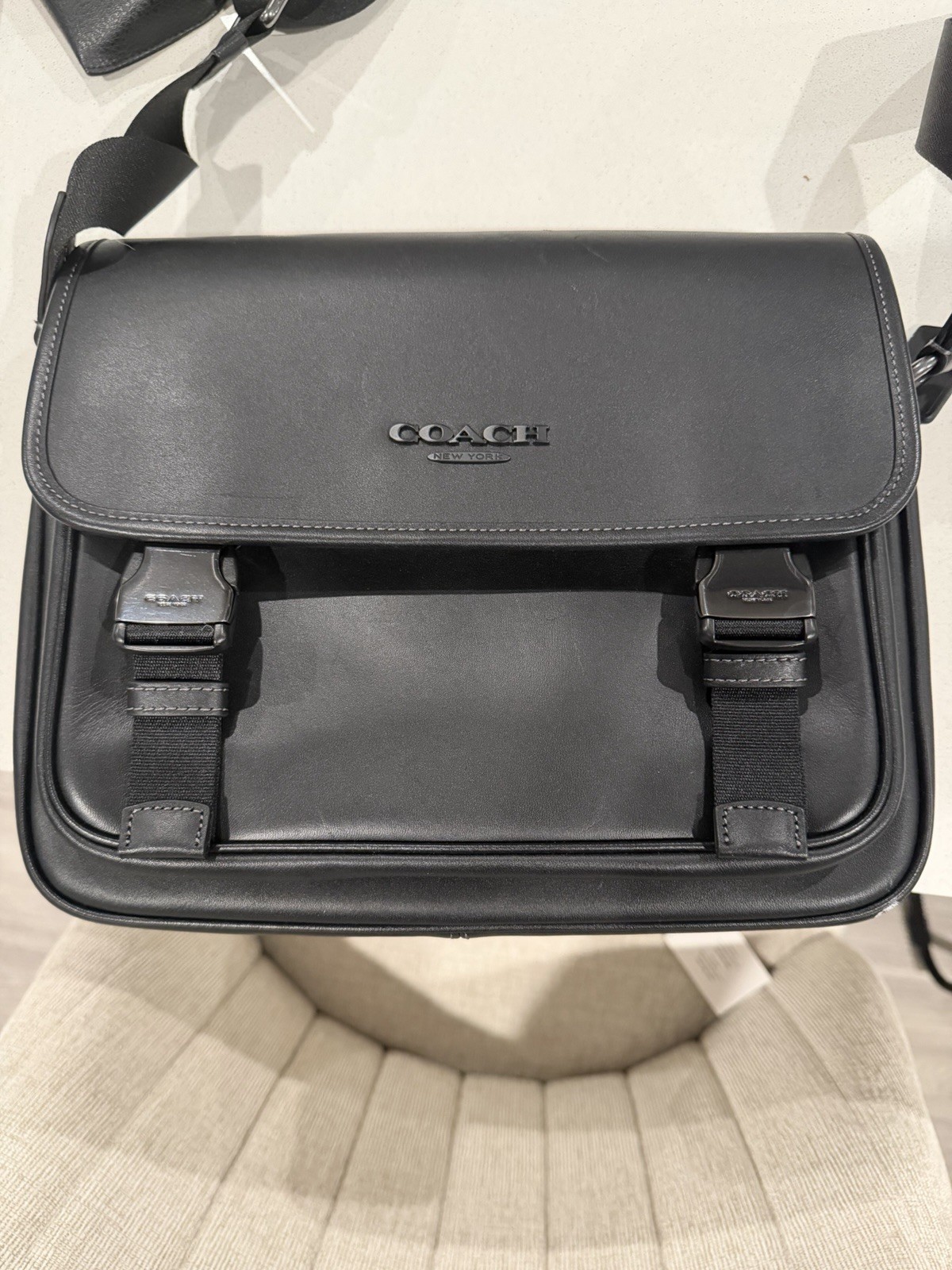 Coach Black Medium Messenger Bag Buckle Closure Adjustable Crossbody Strap