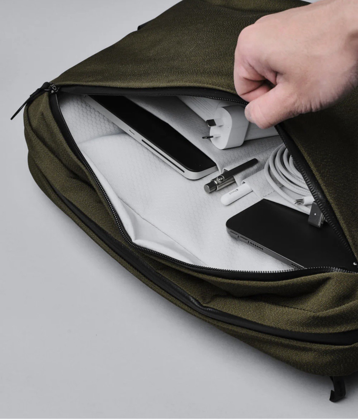 NWT Alpaka Elements Tech Brief Pro Laptop Bag/Backpack Army Green Axoflux 600D