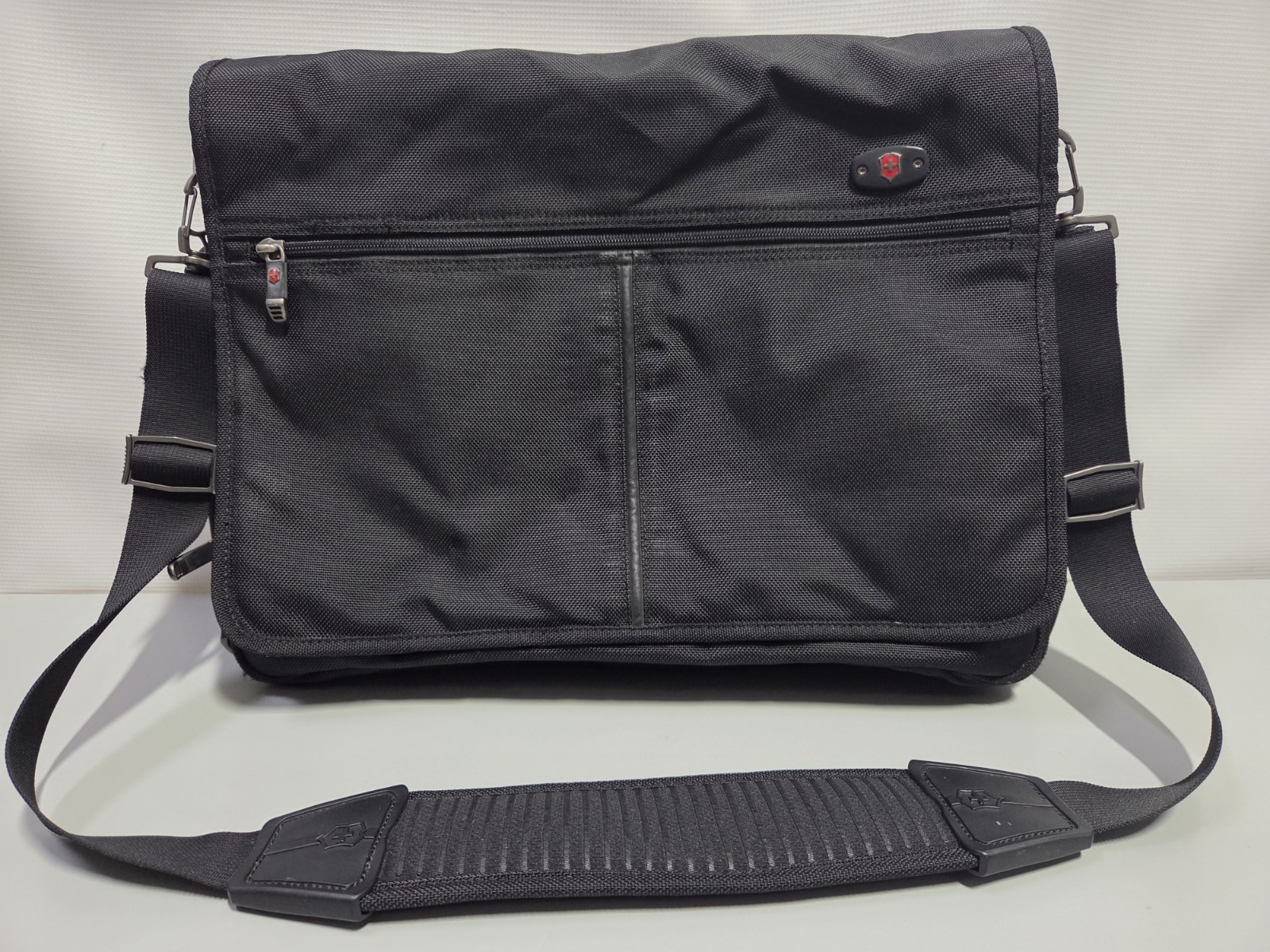Victorinox messenger bag in black canvas 17x12x5″