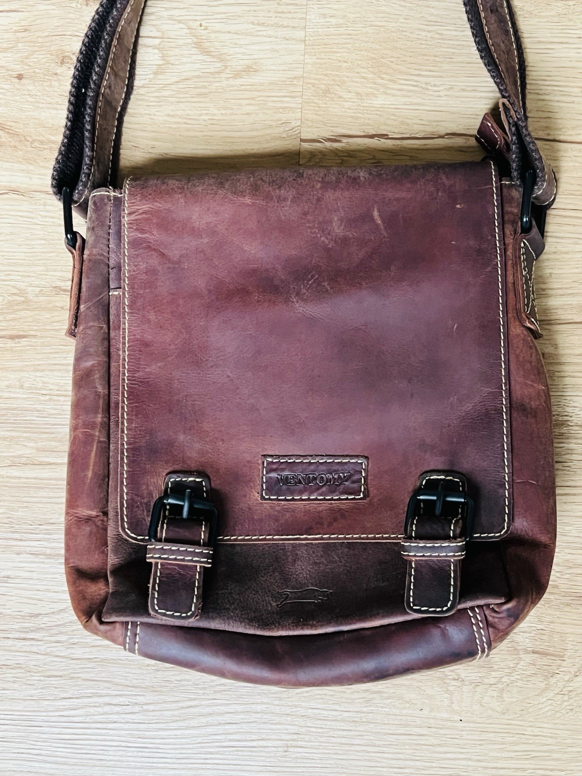 VENTOMY Brown Leather Messenger Bag Adjustable Strap Buckle Zip Snap Closures