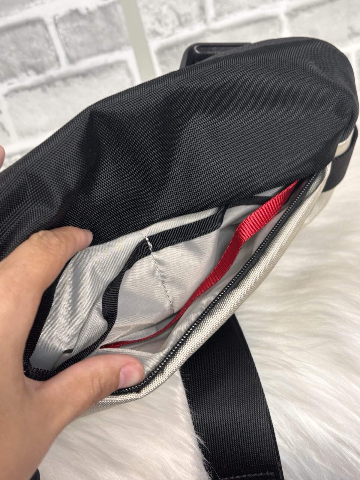 TOMTOC Explorer HO2 Sling Bag Unisex Black Taupe/Cream Crossbody