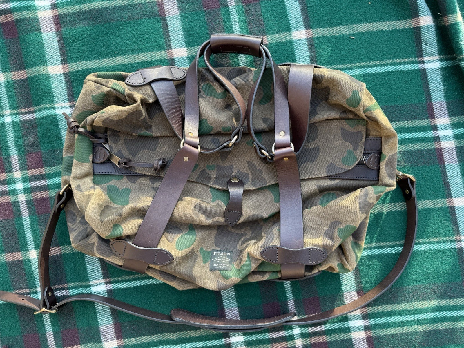 Filson Waxed Rugged Twill Medium Duffle Bag Shrub Camo Canvas Made USA