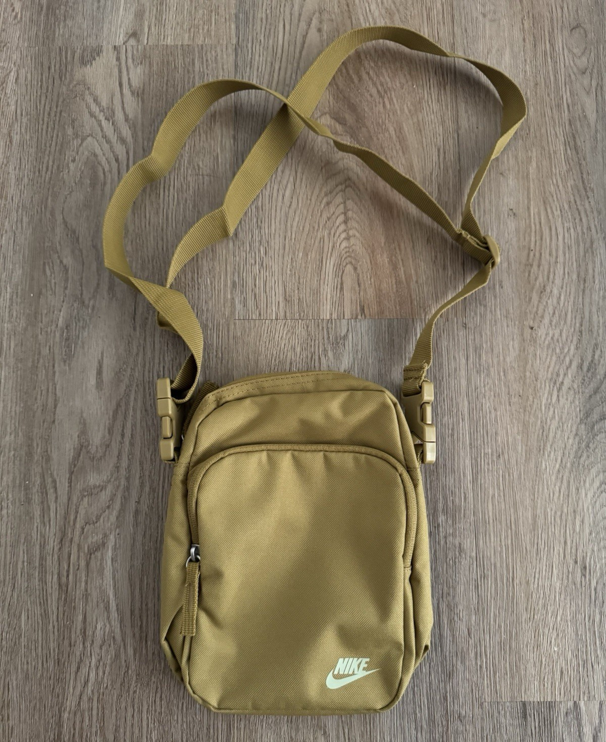 Nike Small Brown Crossbody Shoulder Bag Zip Closure Adjustable Strap Pockets