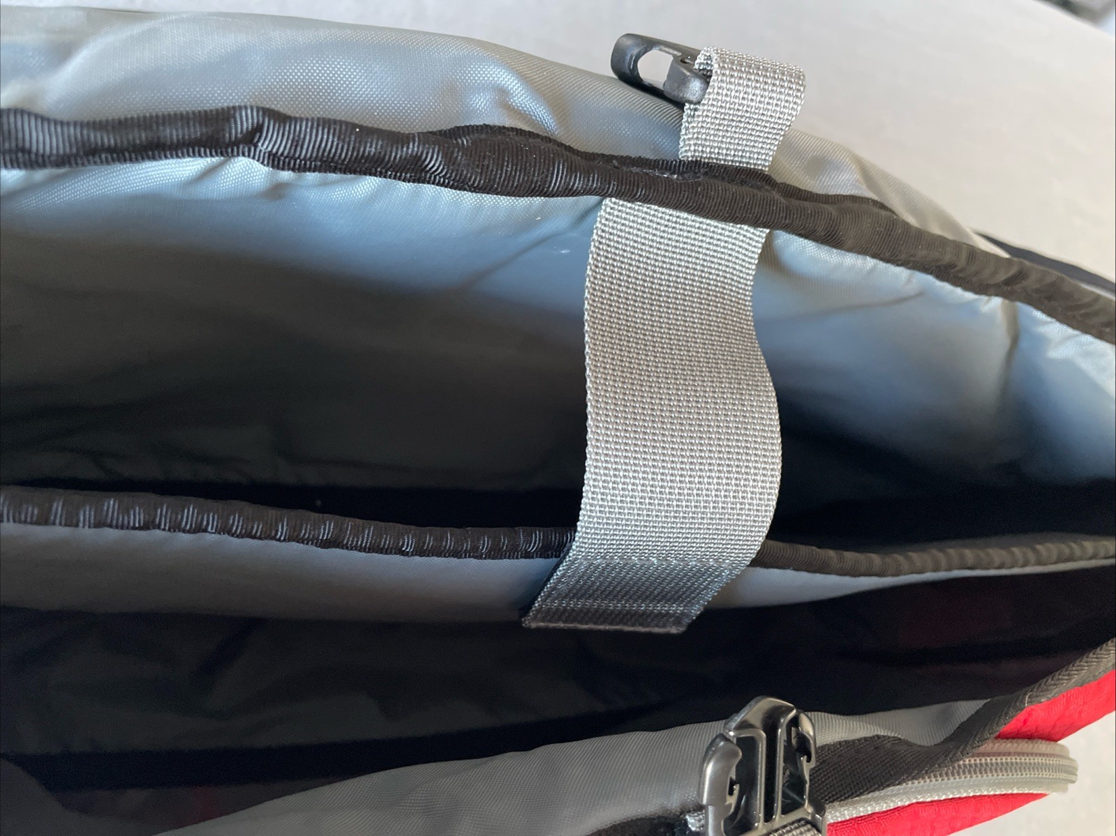 LL BEAN Laptop Commuter Adjustable Shoulder Messenger/Day Bag Red