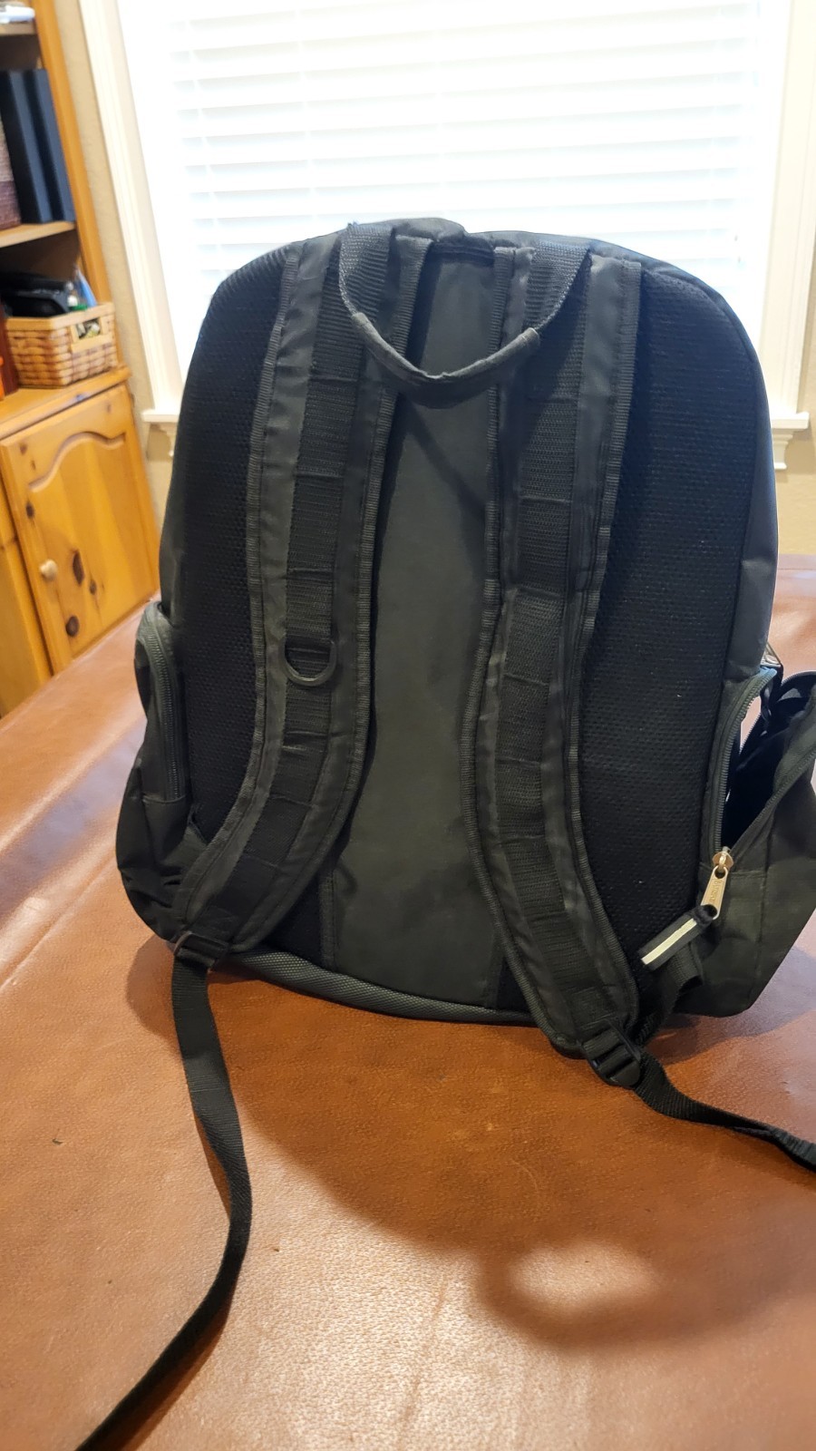 Eastsport Titan Backpack BLACK – EXPANSION ZIPPER -POCKETS GALORE! EUC!!