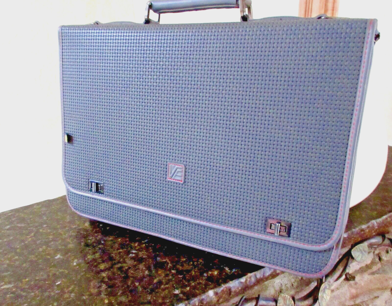 ITALIAN EURO-MODERN- UNISEX LAPTOP BRIEFCASE- Red Stitch/ GRAY- Adj. STRAP- GUC
