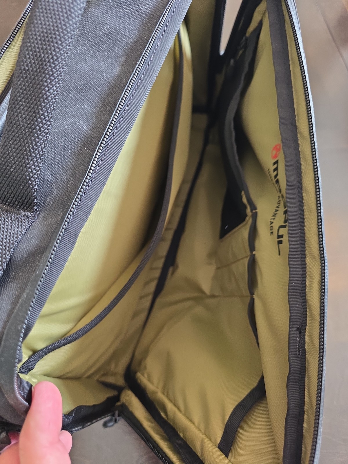 Pre-owned good condition. Magpul EDC Messenger Bag. Black.