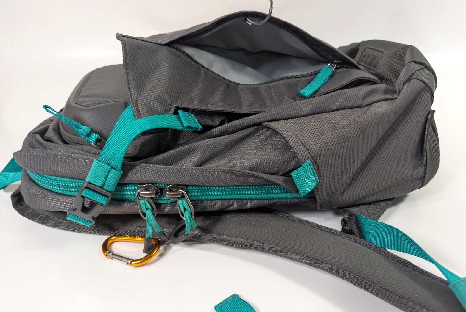 Thule EnRoute Triumph 2 Backpack 15″ Laptop Daypack Gray Multi-Pockets Sweden