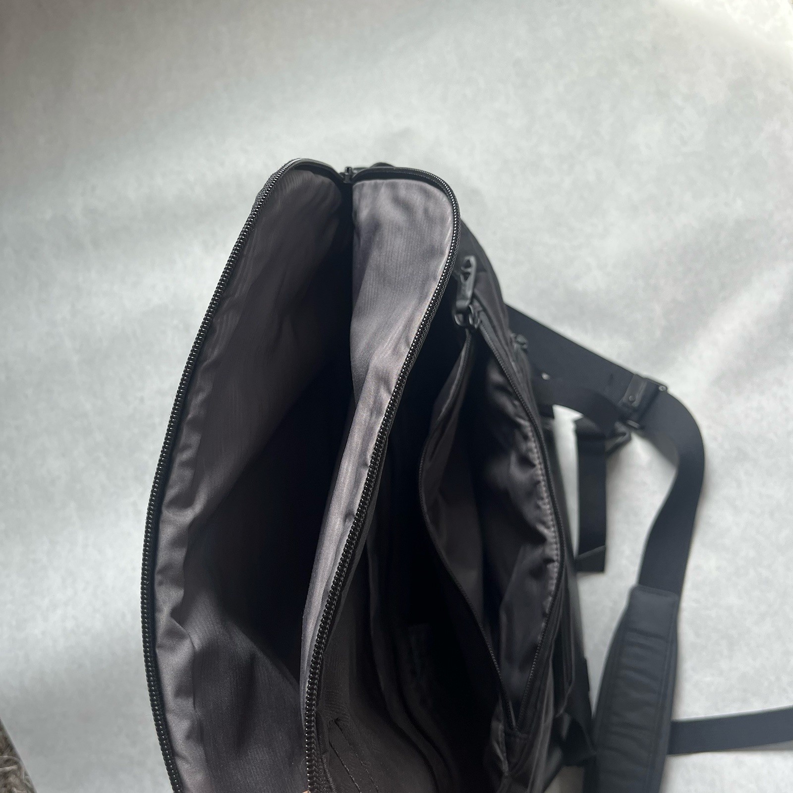 TUMI Tahoe Bode Messenger Bag Black Laptop Business Bag Flip Top Pockets Casual