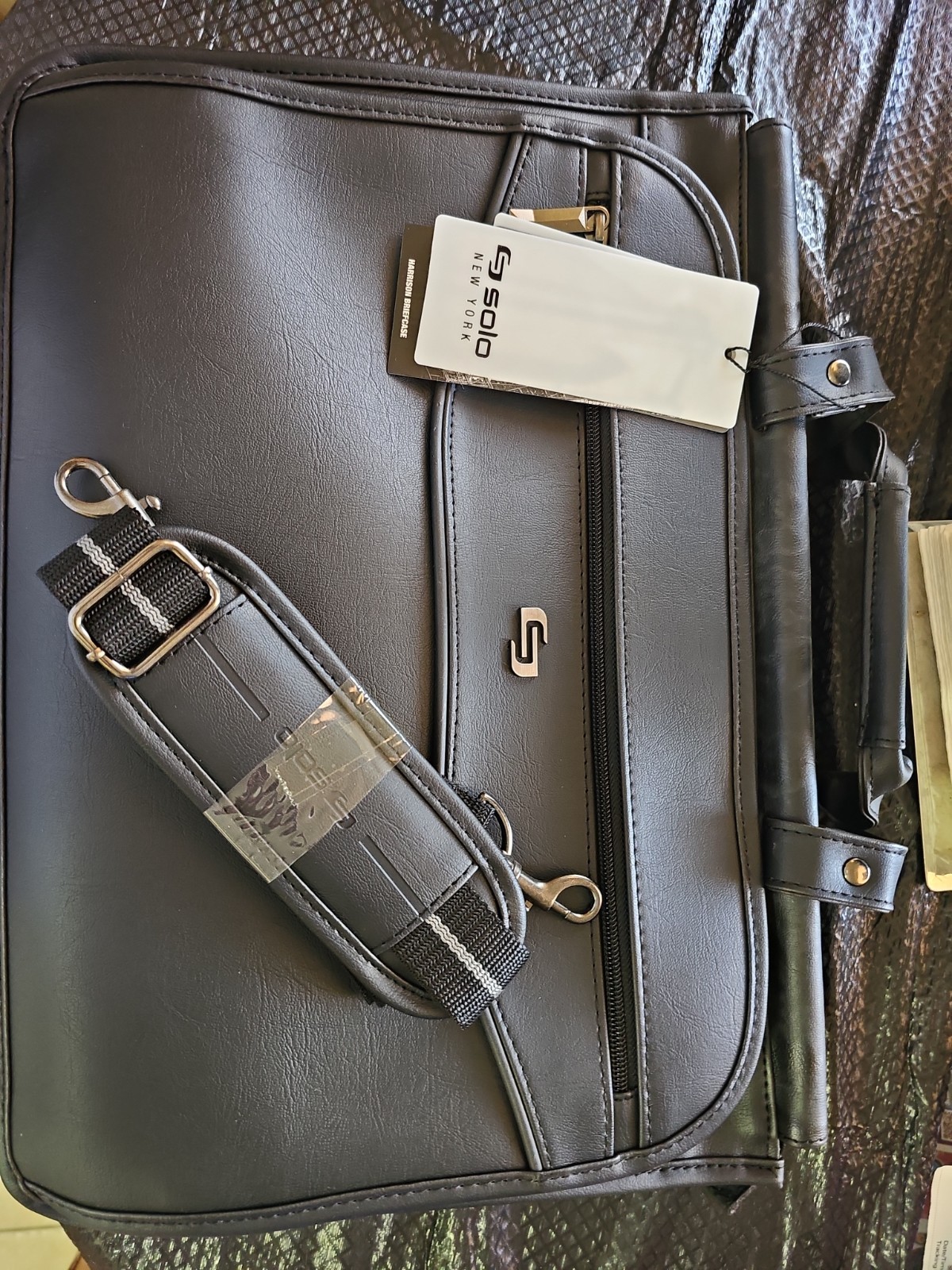 Solo Classic 15.6 Inch Briefcase Leather Black