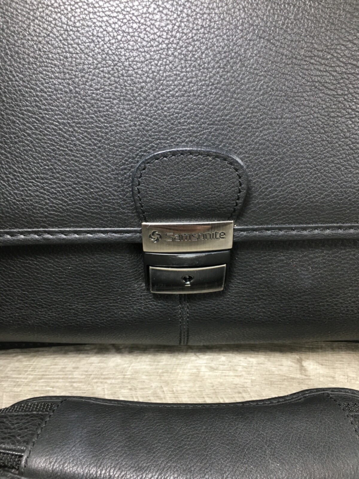 Samsonite Leather Briefcase Business Laptop Computer Black Shoulder Flapover Bag