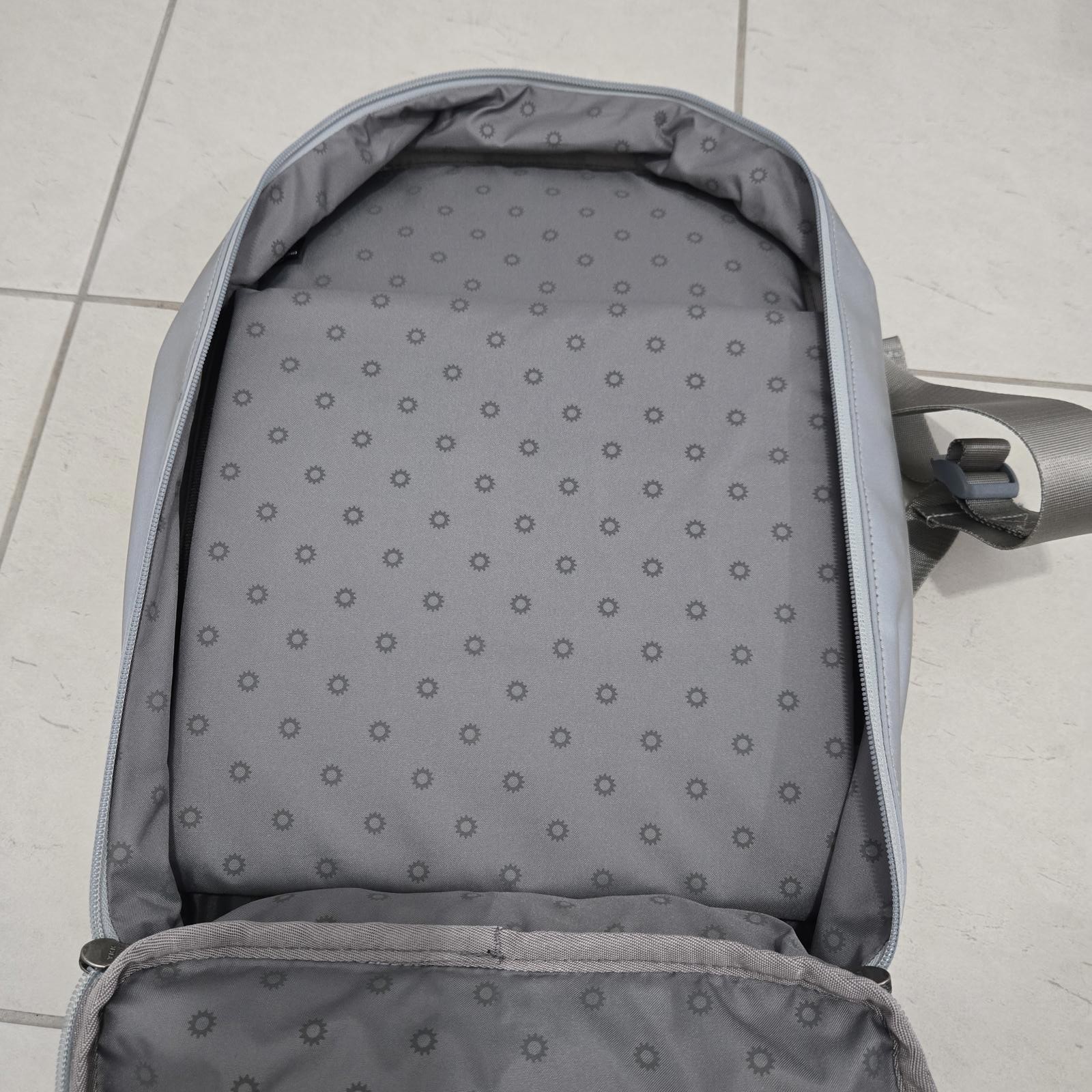 Rapha Travel Backpack Reflective Matte Gray 25L Waterproof Rain Cover Laptop Bag
