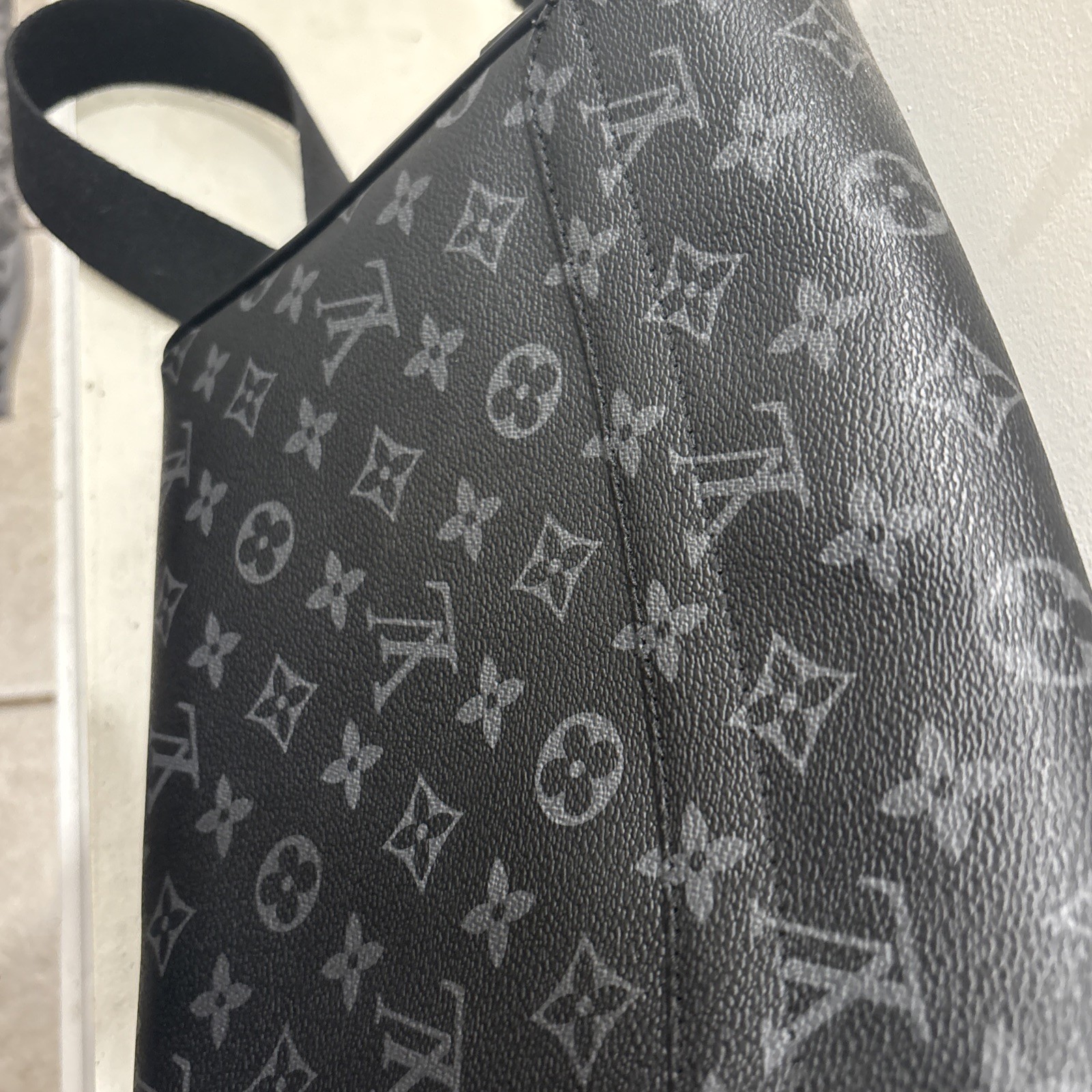 Louis Vuitton Monogram District Messenger Bag Black LV Crossbody Mens Unisex Bag