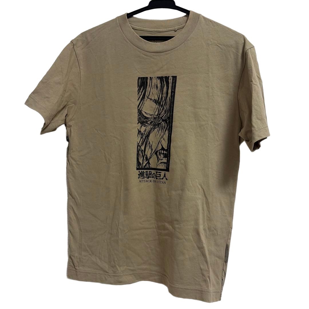 Uniqlo Attack on Titan T-shirt Beige S character front/back graphic used