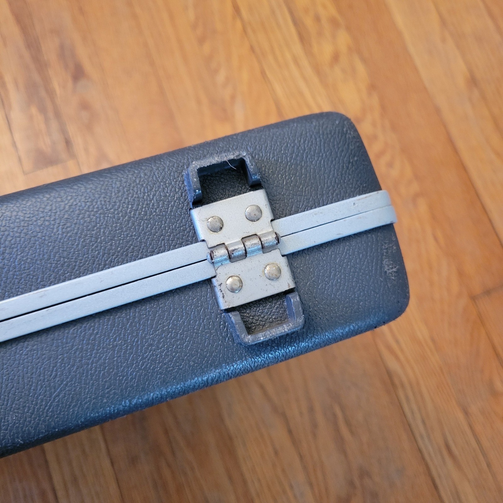 Samsonite 18″ Briefcase Black Hard Shell Slim Travel Keys VINTAGE Business Man
